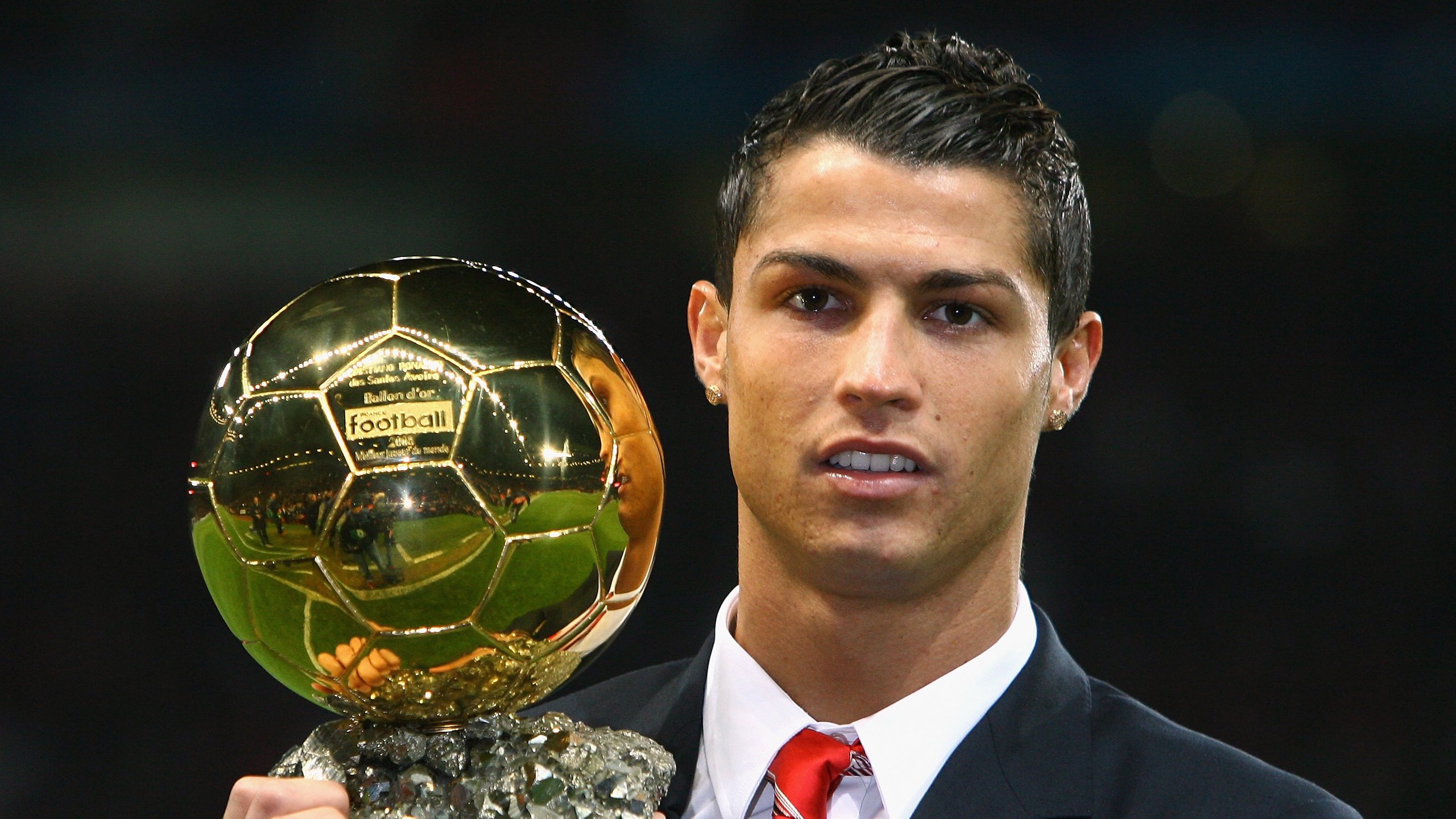 皇家马德里与巴塞罗那上演巅峰对决，西甲争冠悬念再起